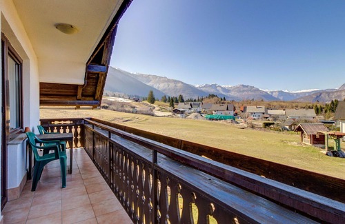 Bohinjska Bistrica Apartment | Cosy apartment for 4 guests with WIFI, TV, balcony, pets allowed, panoramic view and parking