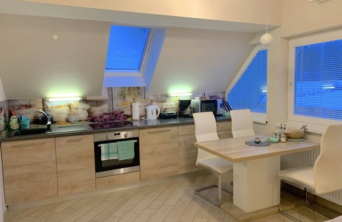 Lesce Apartment | Cosy apartment for 4 people with WIFI, pool, A/C, TV and patio