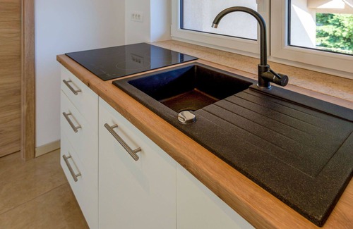 Postojna Apartment | Cosy apartment for 4 guests with WIFI, A/C, TV, panoramic view and parking