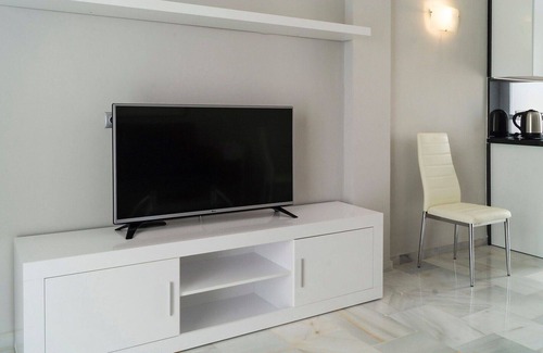 Urbanizacion Hacienda las Chapas Apartment | Cosy apartment for 5 guests with A/C, WIFI, pool, TV, terrace, pets allowed and panoramic view