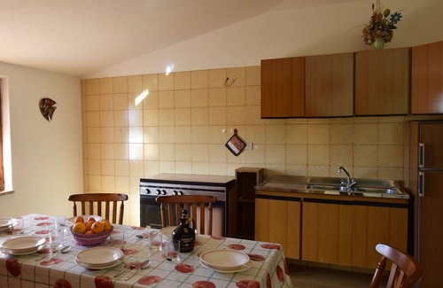 San Lorenzo Apartment | Cosy apartment for 5 guests with WIFI, TV, balcony and panoramic view