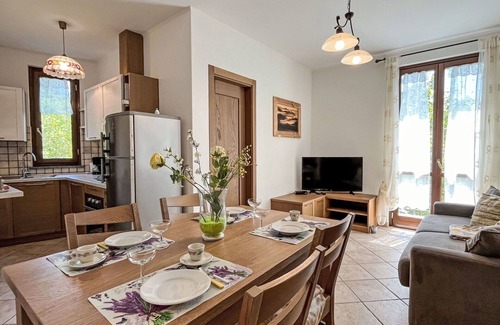 Savona Apartment | Cosy apartment for 5 guests with WIFI, TV, patio, pets allowed, panoramic view and parking