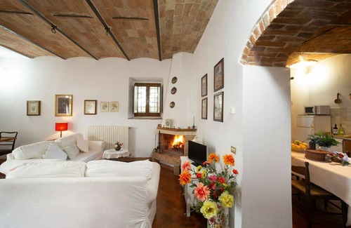 Romola Apartment | Cosy apartment for 5 people with WIFI, pool and panoramic view, close to Florence