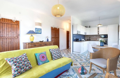Eden Beach Apartment | Cosy apartment for 5 people with A/C, TV, patio and parking