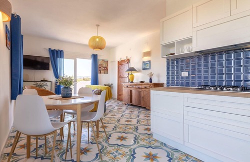 Eden Beach Apartment | Cosy apartment for 5 people with A/C, TV, patio and parking