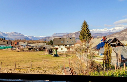 Bohinjska Bistrica Apartment | Cosy apartment for 5 people with WIFI, TV, balcony, pets allowed, panoramic view and parking
