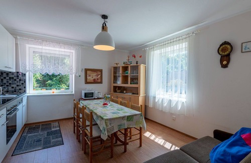 Gallizien Apartment | Cosy apartment for 6 guests with WIFI, TV, patio, pets allowed, panoramic view and parking