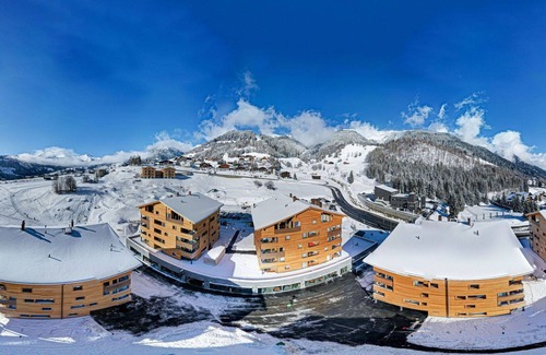 Acletta Apartment | Cosy apartment for 6 guests with pool, hot tub, WIFI, TV, balcony, panoramic view and parking