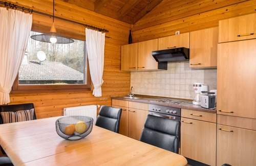 Schoenecken Apartment | Cosy apartment for 6 guests with WIFI, TV, patio and pets allowed