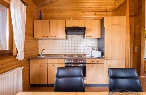 Schoenecken Apartment | Cosy apartment for 6 guests with WIFI, TV, patio and pets allowed