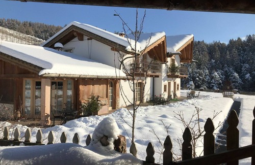 Coredo Apartment | Cosy apartment for 6 guests with WIFI, TV, balcony, pets allowed and parking