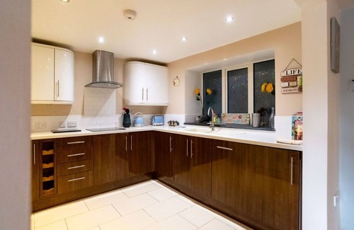 Pentewan Apartment | Cosy apartment for 6 guests with WIFI, TV, terrace and parking