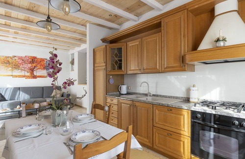 Erli Apartment | Cosy apartment for 6 guests with WIFI, TV, terrace, pets allowed and parking