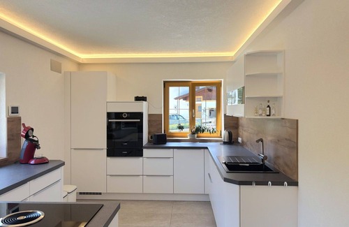 Weissenbach am Lech Apartment | Cosy apartment for 6 people with WIFI, TV, terrace, pets allowed and parking