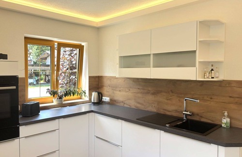 Weissenbach am Lech Apartment | Cosy apartment for 6 people with WIFI, TV, terrace, pets allowed and parking