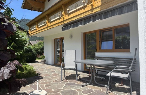 Weissenbach am Lech Apartment | Cosy apartment for 6 people with WIFI, TV, terrace, pets allowed and parking