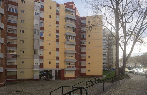 Olivais Apartment | Cosy apartment for 6 people with WIFI, TV and parking