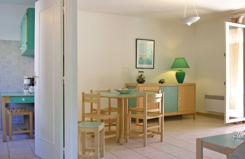 Pineto Apartment | Cosy apartment for 6 people with WIFI, A/C, TV, terrace, pets allowed and parking