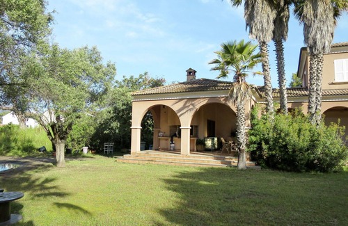 Pineto Apartment | Cosy apartment for 6 people with WIFI, A/C, TV, terrace, pets allowed and parking