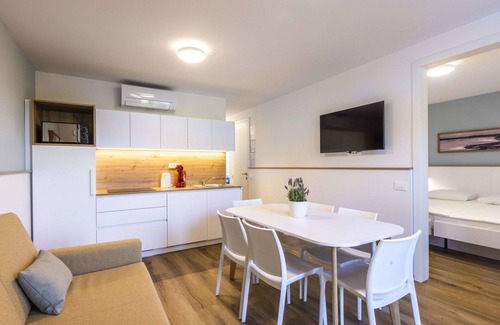 Strunjan Apartment | Cosy apartment for 6 people with pool, WIFI, A/C, TV, terrace, pets allowed and panoramic view