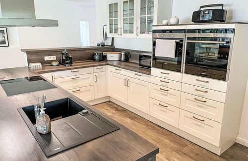Hemmoor Apartment | Cosy apartment for 7 guests with WIFI, TV, terrace and parking