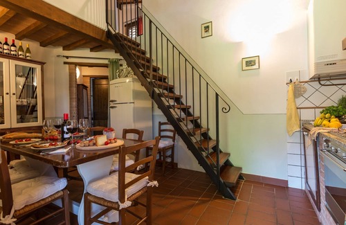 Peccioli Apartment | Cosy apartment for 7 guests with pool, A/C, WIFI, TV, pets allowed, panoramic view and parking