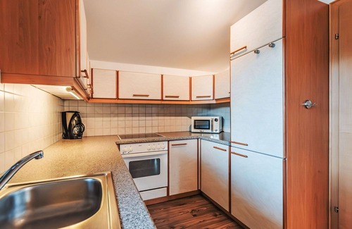 Goldegg Apartment | Cosy apartment for 8 people with WIFI, pool, TV, balcony and pets allowed