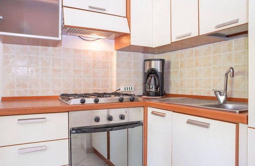 Telti Apartment | Cosy apartment for 8 people with A/C, WIFI, pool, TV, patio, pets allowed and parking