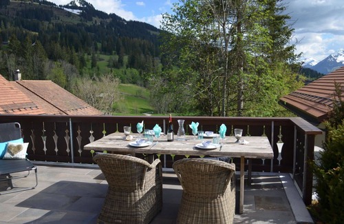 Schoenried Apartment | Cosy apartment for 8 people with WIFI, TV and balcony