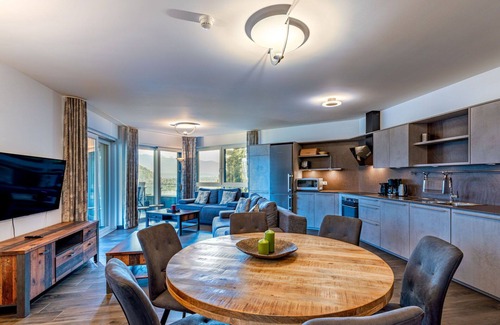 Annenheim Apartment | Cosy apartment for 3 guests with WIFI, TV, balcony and parking