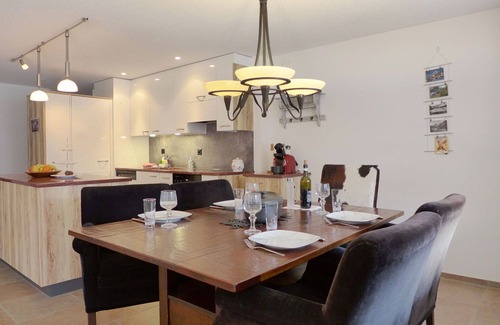 Kandersteg Apartment | Cosy apartment for 4 guests with WIFI, TV, terrace and panoramic view