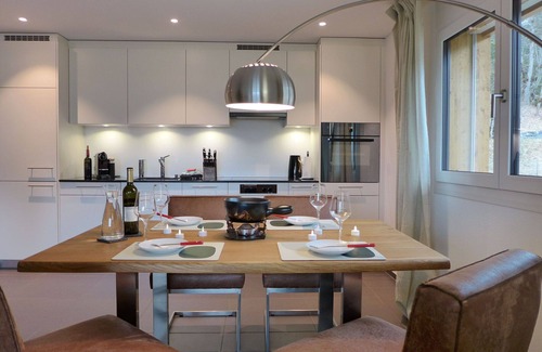 Blausee Apartment | Cosy apartment for 4 guests with WIFI, TV, balcony, pets allowed and panoramic view