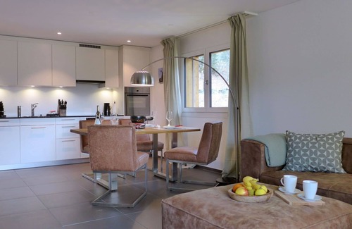 Blausee Apartment | Cosy apartment for 4 guests with WIFI, TV, balcony, pets allowed and panoramic view