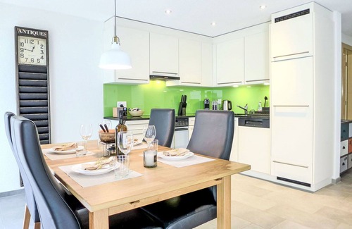 Blausee Apartment | Cosy apartment for 3 guests with hot tub, WIFI, TV, terrace and panoramic view