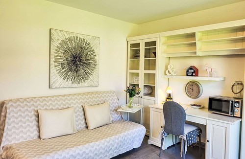 Caslano Apartment | Cosy apartment for 4 people with TV, patio, pets allowed and parking