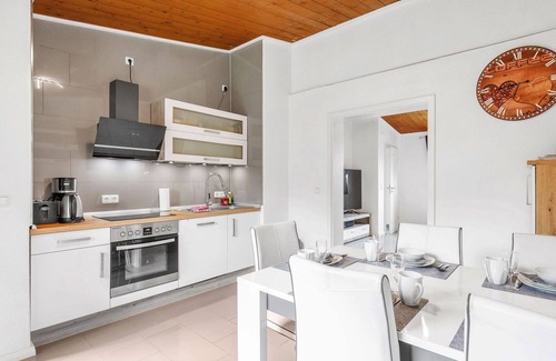 Oberndorf Apartment | Cosy apartment for 6 people with WIFI, TV, patio and parking
