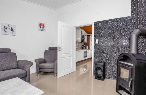 Oberndorf Apartment | Cosy apartment for 6 people with WIFI, TV, patio and parking