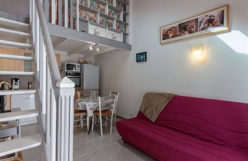 La Palmyre Apartment | Cosy apartment for 4 guests with WIFI, TV, terrace and pets allowed