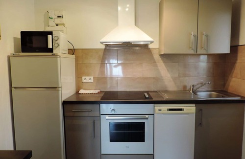 Partinello Apartment | Cosy apartment for 2 guests with WIFI, A/C, TV, patio, pets allowed, panoramic view and parking