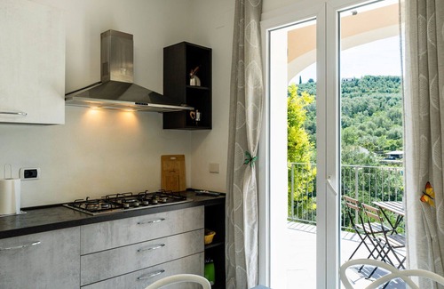 Pontedassio Apartment | Cosy apartment for 6 people with WIFI, pool, patio, pets allowed and parking