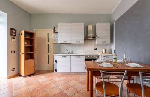 Portacomaro Apartment | Cosy apartment for 4 guests with A/C, pool, WIFI, terrace, pets allowed, panoramic view and park.