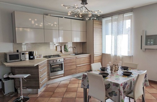 Rovellasca Apartment | Cosy apartment for 4 people with WIFI, TV, balcony and parking