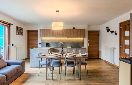 Morbegno Apartment | Cosy apartment for 6 guests with A/C, WIFI, TV, patio, pets allowed and parking