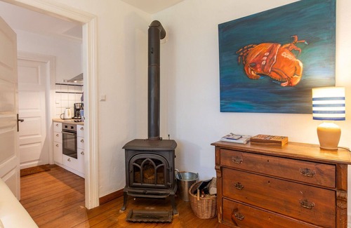 Horne Villa | Cosy apartment in villa for 3 people with WIFI, TV, patio and parking