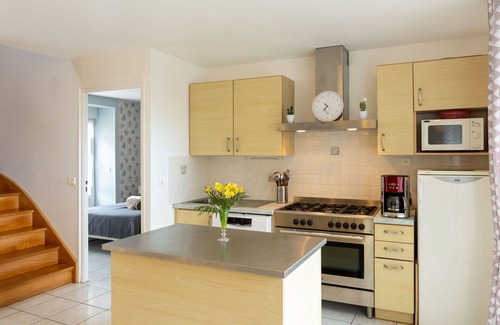 Saint-Meloir-des-Ondes Villa | Cosy apartment in villa for 9 people with WIFI, TV, terrace and parking