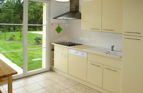 Pont-de-Larn House | Cosy apartment in villa for 8 guests with private pool, TV, terrace, pets allowed and parking