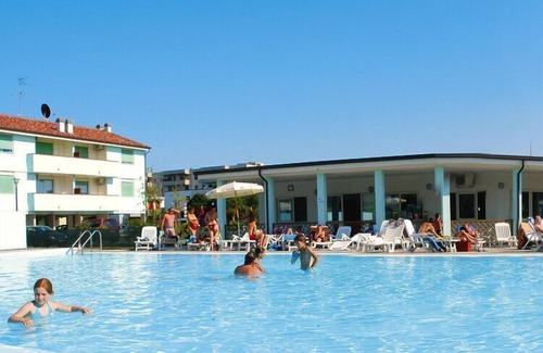 Lido Adriano Apartment | Cosy apartment in Lido Adriano with communal pool