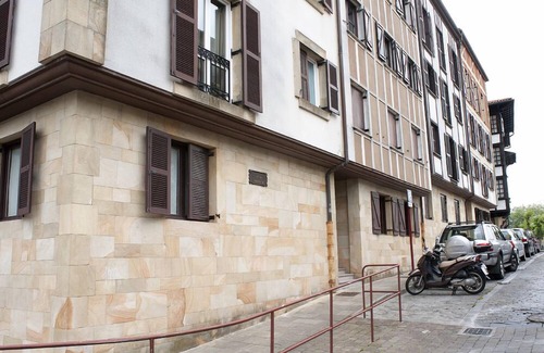 Hondarribia Historic Center Condo | Cosy apartment in old town ideal for families with children, couples and friends