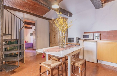 Puimichel Villa | Cosy apartment in villa for 4 guests with WIFI, patio, pets allowed, panoramic view and parking