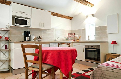 Sigonce Villa | Cosy apartment in villa for 2 guests with WIFI, A/C, pool, TV, patio and pets allowed